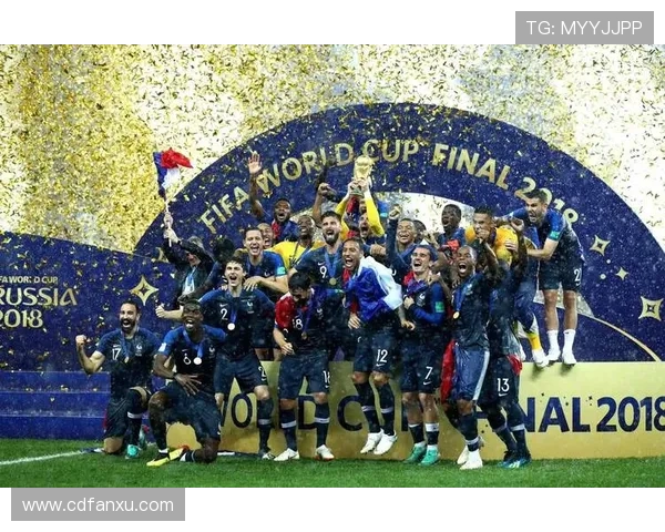 足球明星合影时的经典手势与瞬间分享，记录他们的友谊与激情时刻